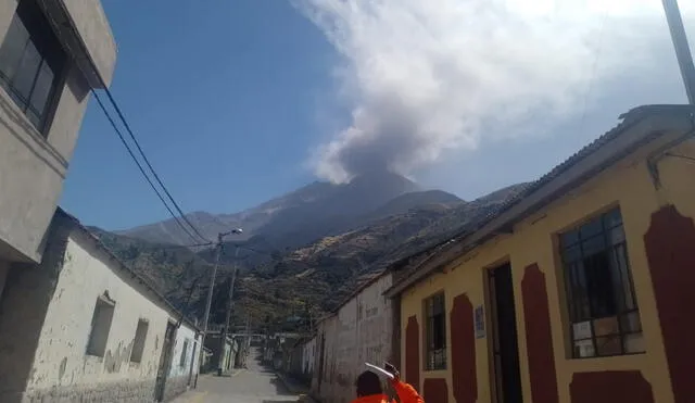 El volcán Ubinas ya está en fase explosiva. Foto: COER Moquegua-4 de julio/difusión