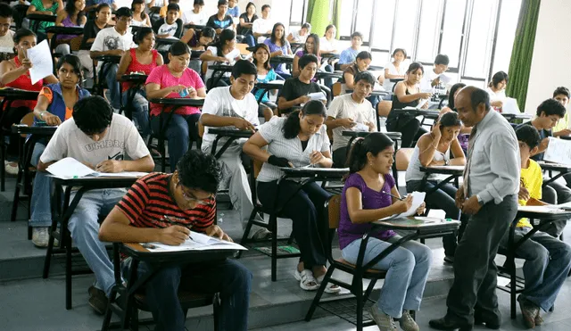 Los universitarios buscan sacar las mejores notas en sus casas de estudios. Foto: Andina