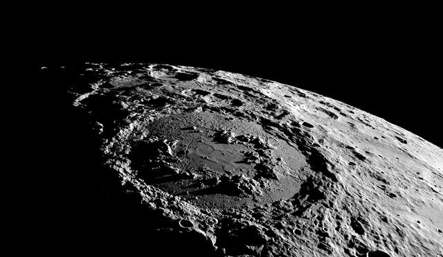 La masa caliente fue detectada bajo una zona cercana al polo norte del lado oculto de la Luna. Foto: NASA
