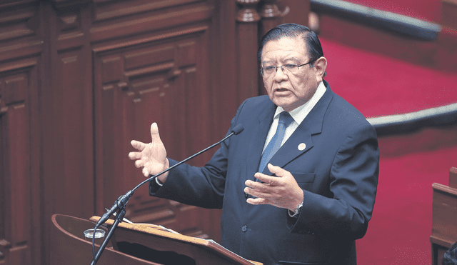 Víctima de hostigamiento. Desde la derrota de Keiko Fujimori en 2021, la ultraderecha pide la destitución del presidente del JNE, Jorge Luis Salas Arenas. Foto: Antonio Melgarejo/La República