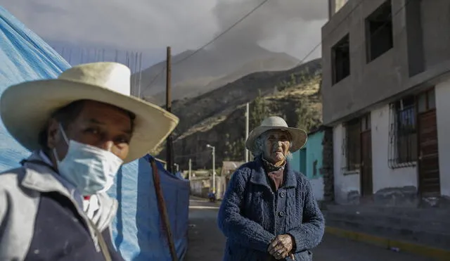 Población debe cuidarse. Partículas alcanzaron 37 kilómetros, lejos del cráter del volcán. Especialistas advierten daños. Foto: Rodrigo Talavera/La República