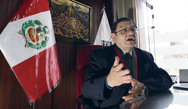 Crisis política. Jorge Luis Salas Arenas cree que existe una coordinación entre el Congreso y el Tribunal Constitucional. Advierte, además, el retroceso de la democracia en el Perú. Foto: difusión