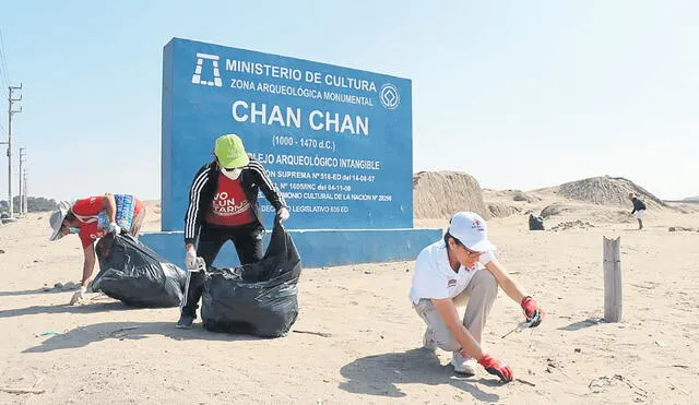Limpieza. En su visita a Trujillo la titular de Cultura también participó de una jornada de limpieza en la zona arqueológica. Foto: difusión
