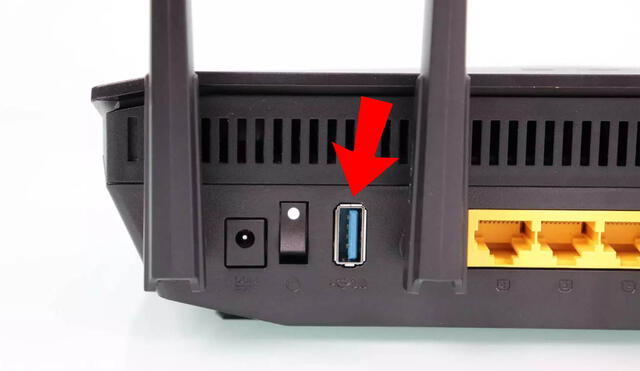 El puerto USB de nuestro router nos brinda la posibilidad de conectar diversos dispositivos. Foto HardZone