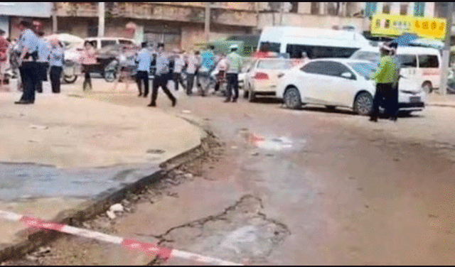 Se registró la muerte de 6 personas y una resultó herida esta mañana en un apuñalamiento en una guardería de la localidad china de Hengshan. Foto y video: El País