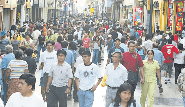 Realidad. Se estima que unos 200.000 jóvenes ingresan al mercado laboral cada año. Buena parte de ellos va a la informalidad. Foto: difusión