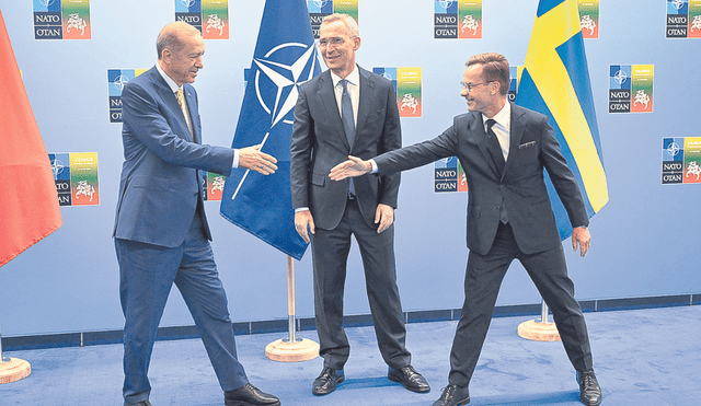 Acuerdo. Titular de la OTAN reunió al presidente turco con el mandatario sueco en Vilna. Foto: EFE