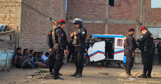 Los familiares se mostraron indignados por la irrupción en el velorio. Foto: La República