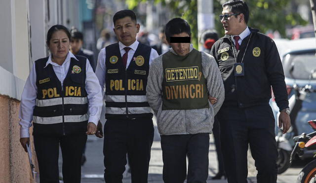 Traslado. Sospechoso de femincidio fue llevado a la Divincri. Foto: Rodrigo Talavera/La República