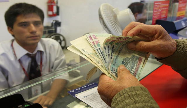 El Ministerio de Economía hizo oficial el pago de aguinaldo que se entregará por única vez en julio del 2023. Foto: Andina