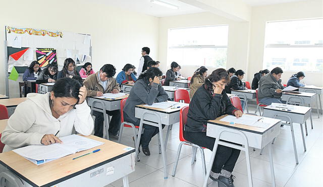 Prueba. Los maestros que se presentan a este concurso cuentan con estudios de posgrado y varios años de trayectoria. Foto: difusión