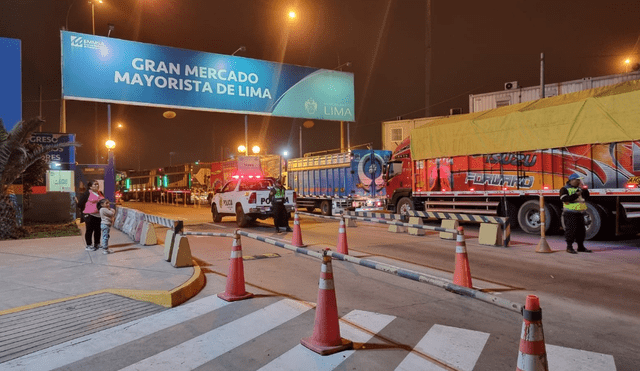 Comerciantes del Gran Mercado Mayorista acatan un paro de 48 horas. Foto: Bella Alvites/La República