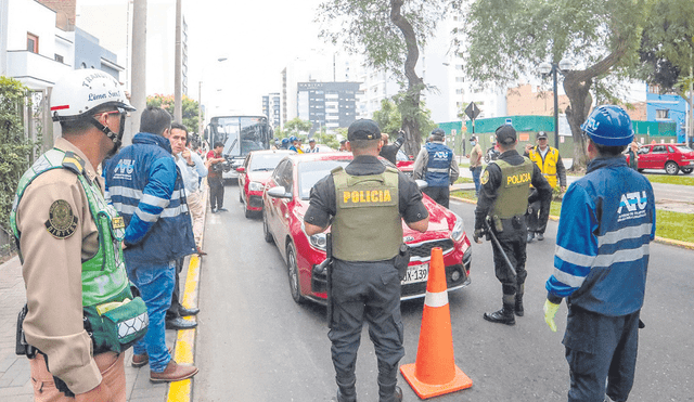 Operación. Desde ahora, si un chofer de taxi o colectivo agrede a un inspector de la ATU será multado y podría perder su licencia de conducir para siempre. Foto: difusión