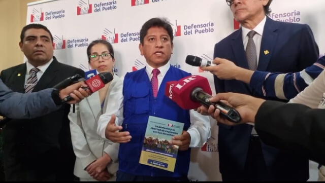 Josué Gutiérrez, defensor del Pueblo, mencionó que no permitirán que se impida pase de ambulancias. Foto y video: Jessica Merino/La República