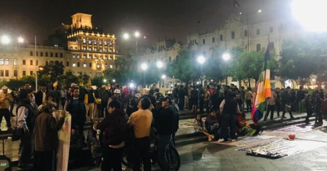 Manifestantes en la plaza San Martín. Foto: Carlos Villacorta/La República