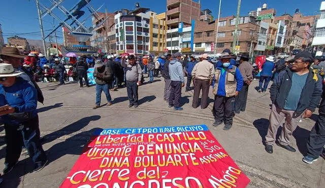 Aquellos que no viajaron mantienen su medida de protesta en las provincias. Foto: Liubomir Fernández/LR