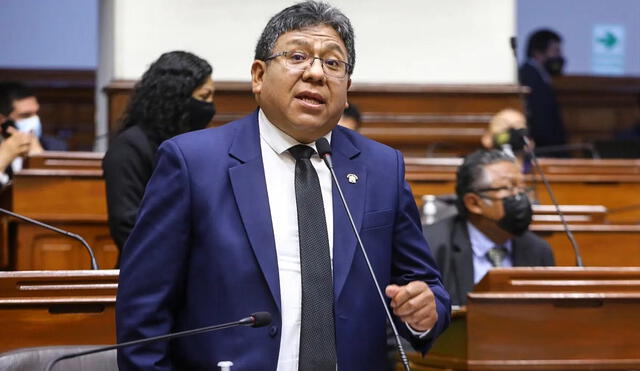 CUESTIONADO. Legislador puneño, Jorge Flores Ancachi, está pasando por varios problemas, ya que también es acusado de recortar sueldos a trabajadores. Foto: La República