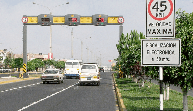 Sin cambios. La mayoría de distritos de Lima no ha modificado las velocidades máximas en sus calles, jirones y avenidas. Foto: Andina