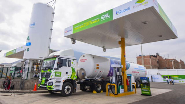 El gas de Camisea sale del Cusco por tubo hasta Ica, y luego es llevado en camión al norte y sur del país. Foto: Quavii