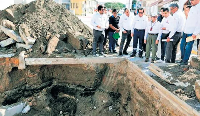 Inspección. El titular del Minem, Oscar Vera Gargurevich, llegó hasta las zonas perjudicadas. Foto: difusión