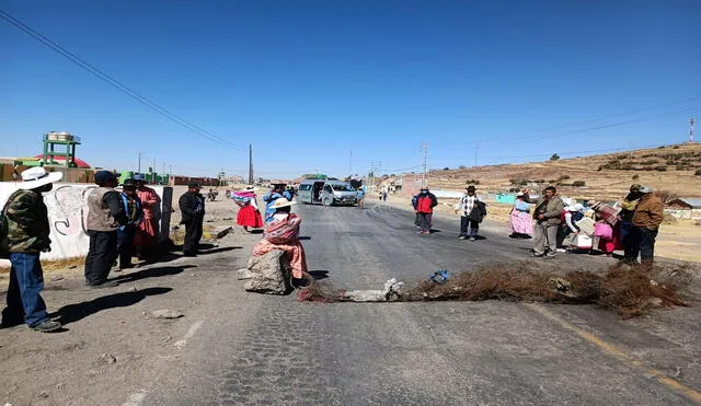 Los aimaras continúan con sus medidas de lucha. Foto: Liubomir Fernández/ La República - Video: Liubomir Fernández