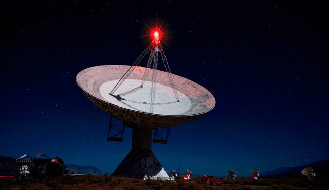 Los radiotelescopios han detectado esta señal (acelerada por 20 en el video) desde 1988. Foto: Gabriel Biderman / National Parks at Night