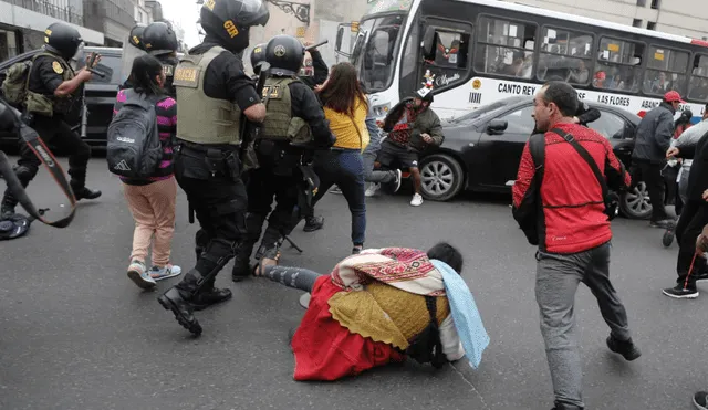 Se reportan enfrentamientos entre manifestantes y la PNP en el centro de Lima. Foto: Marco Cotrina/La República