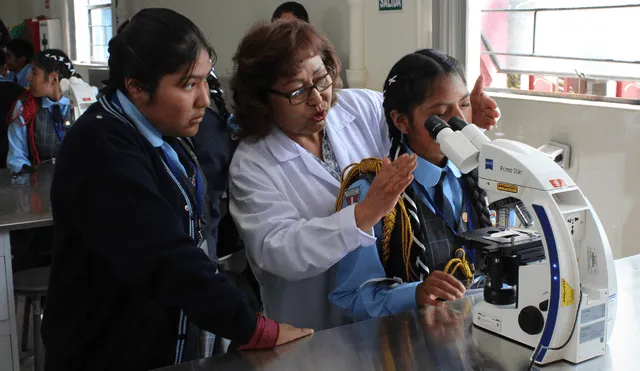 Colegio rural San Juan de Tarucani visita laboratorios de Medicina de UNSA. Foto: Unesco