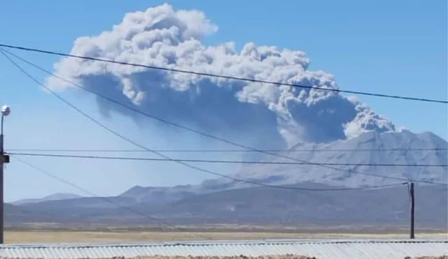 Los especialistas analizan medidas preventivas ante constantes explosiones en el volcán Ubinas. Foto: COER Moquegua