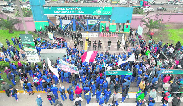 Oídos sordos. Ni en la Municipalidad de Lima ni en EMMSA creen en el diálogo. Todo indica que el 3 de agosto el mercado mayorista cerrará sus puertas. Foto: Andina