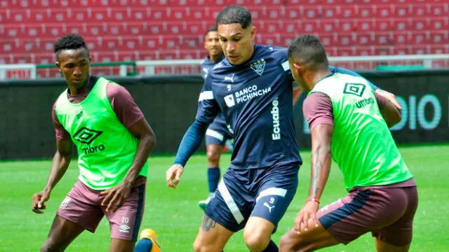 Paolo Guerrero le está dando el triunfo a LDU en este segundo partido de práctica ante U. Católica. Foto: LDU