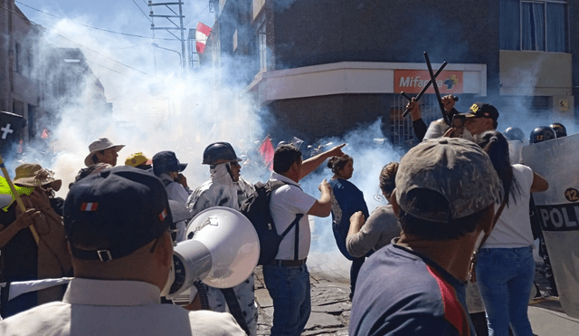 Manifestantes narran que la PNP los agredió físicamente. Foto: Elmer Mamani/LR