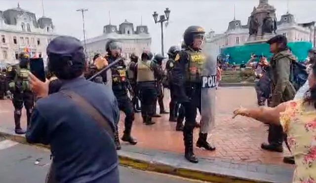Se registran actos violentos en plaza Dos de Mayo este sábado 29 de julio. Foto: captura María Pía Ponce/La República - Video: María Pía Ponce/La República