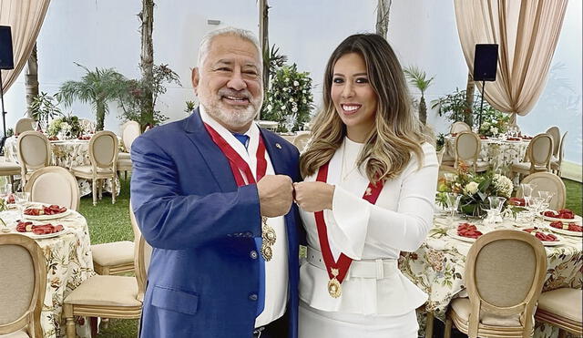 Herencia. El excongresista fujimorista Roger Amuruz con su hija la legisladora Rosselli Amuruz, quien luego de la muerte de su progenitor no quiere reconocer a dos hijos extramatrimoniales de este. Foto: difusión