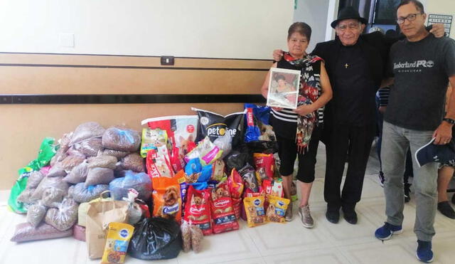 La familia de la maestra Arcadia Iglesias Reyes agradecidó el apoyo de quienes acudieron al funeral de la maestra. Foto: Patitas de Amor/Facebook