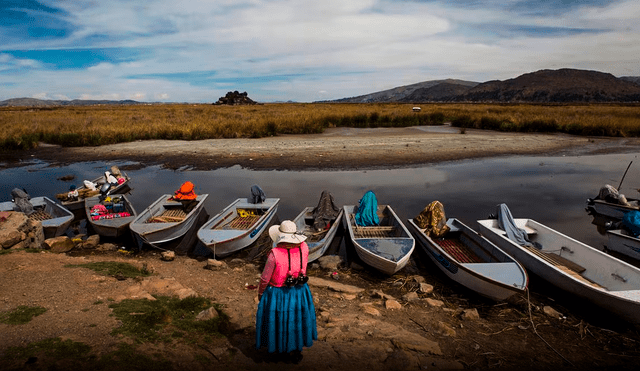 El lago Titicaca se encuentra en amenaza por la extrema sequía. Foto: El País