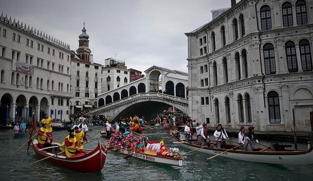Venecia recibe a miles de turistas en todo el año. Foto: AP