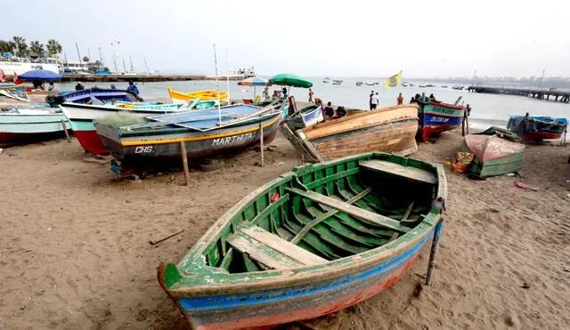 Embarcaciones paradas por cierre de muelle en Chorrillos debido a oleajes anómalos. Foto: La República