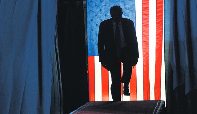 Sombras en su campaña. Donald Trump llega a un mitin del Partido Republicano en Florida. Foto: AFP