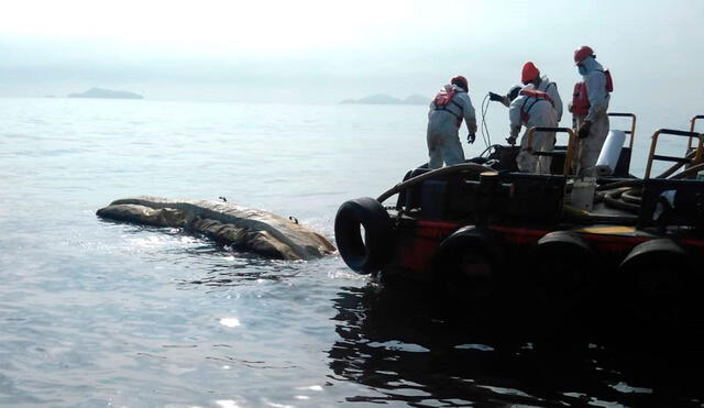 La entidad del Ministerio Público registró presencia de hidrocarburos en playas de Chancay. Foto: Andina