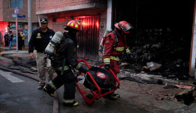 El siniestro fue clasificado por los bomberos como código 2. Foto: La República/John Reyes