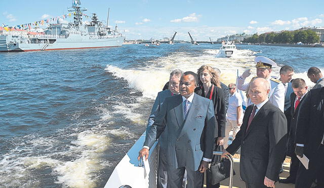 Objetivo naval. Foto de archivo de una visita oficial del presidente Vladimir Putin a una base naval de la armada rusa. Foto: AFP