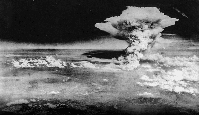Nube formada tras el lanzamiento de la bomba atómica sobre la ciudad de Hiroshima. Foto: EFE