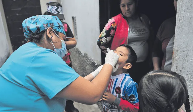 Vacunación sigue. En los últimos días, brigadas inmunizaron a cerca de 8.000 niños por día. Foto: La República