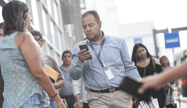 Si la línea móvil que el usuario desconoce es prepago, debe presentar un cuestionamiento de titularidad en la oficina o el centro de atención de la empresa operadora.  Foto: Osiptel