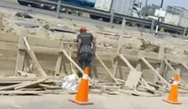 Los vecinos exigen que se coloquen sardineles en este tramo de la vía de Evitamiento. Foto: captura Panamericana