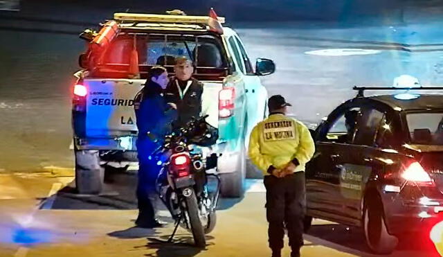 Delincuentes fueron detenidos cerca de donde habían desmantelado un vehículo. Foto: captura de Latina - Video: Latina