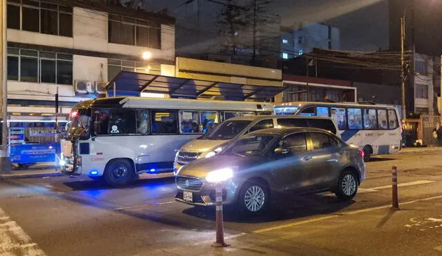 Transporte informal continúa en la avenida Brasil. Foto: Gianella Aguirre/La República