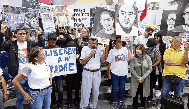 Protestas. Familiares y trabajadores afines salieron a manifestarse en oposición a la sentencia de dieciséis años de prisión contra los dirigentes sindicales. Foto: EFE