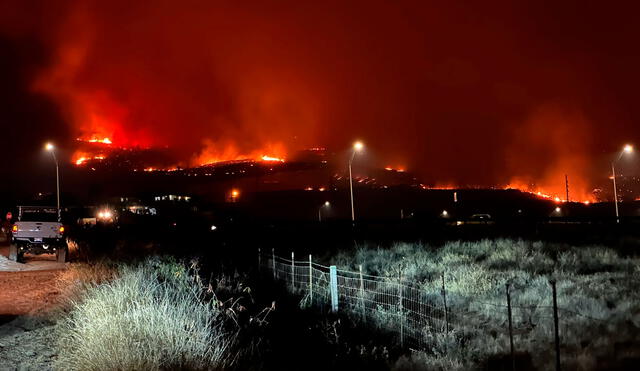 Miles de personas han tenido que dejar sus hogares en Hawái ante el avance del fuego. Foto: KHON2 - Video: El Heraldo de México/YouTube